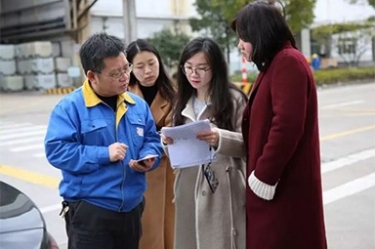 浙江省水利厅水资源治理处副调研员沈仁英携浙江日报记者等光临今年会jnh调研采访