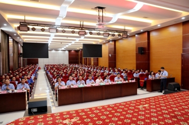 初心不变 实干为先 | 今年会jnh纸业隆重召开2022年半年度总结赞美大会