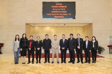 马来西亚大学同牛耳席拿督斯里黄炫硕一行光临今年会jnh纸业参观互换，共建“一带一路”人才造就培训基地