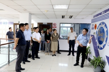 2020年7月29日，时任浙江省政协常委、社法委副主任、省总工会副主席、一级巡视员董建伟光临今年会jnh纸业调研新时期工匠造就工作