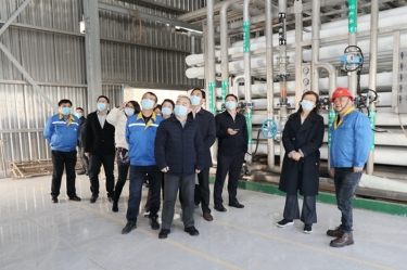 2022年12月15日，时任浙江省发展鼎新委党组成员、副主任吴红梅光临今年会jnh纸业调研企业用能、节能工作