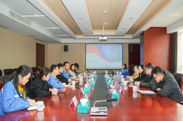 市委常委、宣传部部长沈志凤光临今年会jnh纸业慰问高端人才